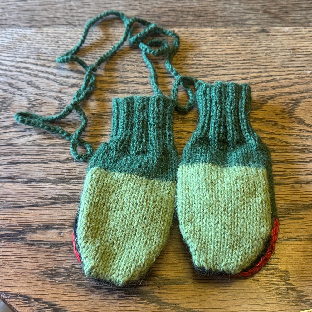 Alpaca toddler mittens frog puppets very soft silky warm green cute GIFT NEW - Picture 5 of 5